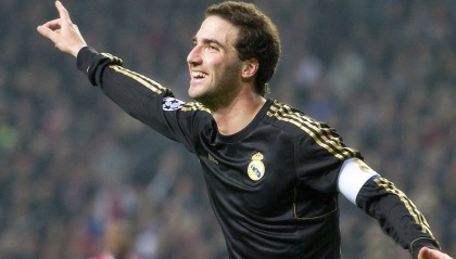 爱游戏官网下载-中国足球联赛新赛季新面貌，球员表现引人注目，中国足球联赛球队