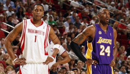 爱游戏-比赛中球员们奋勇争先，为球队赢得胜利，比赛前队员们提出大家要有齐心协力勇于拼搏